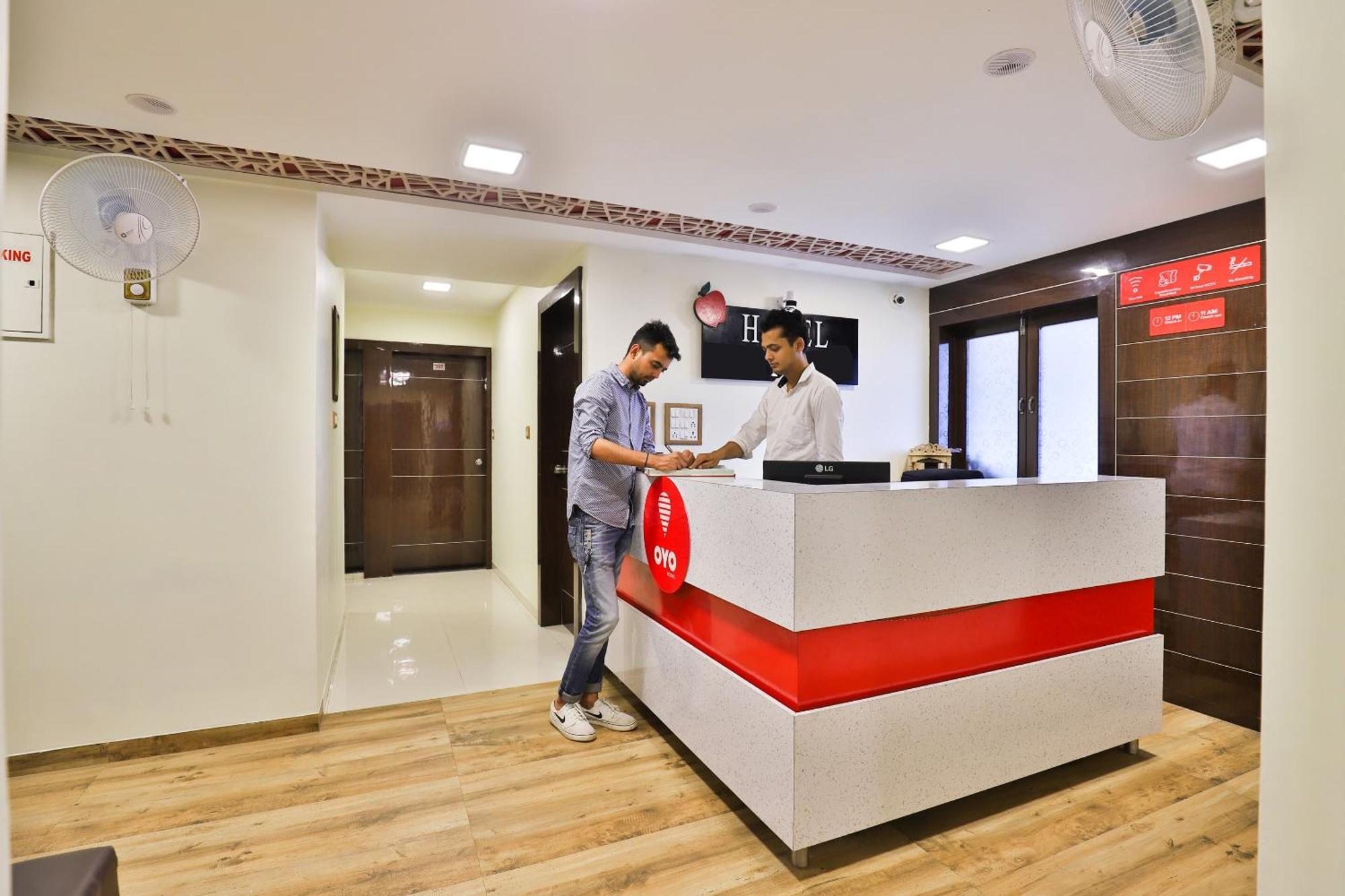 Hotel O Red Apple Ахмедабад Екстер'єр фото